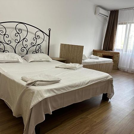 Pensiune Restaurant Rustic Rm Sarat Rimnicu Sarat Exterior foto