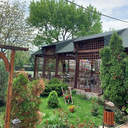 Pensiune Restaurant Rustic Rm Sarat Rimnicu Sarat Exterior foto