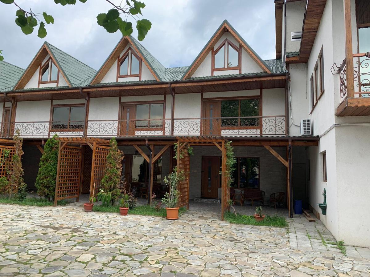 Pensiune Restaurant Rustic Rm Sarat Rimnicu Sarat Exterior foto