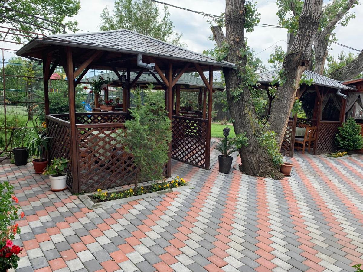Pensiune Restaurant Rustic Rm Sarat Rimnicu Sarat Exterior foto